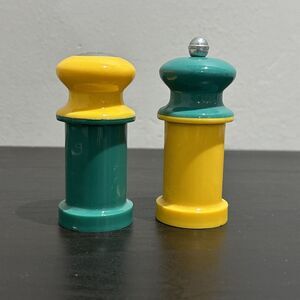 Duo Salt and Pepper Shaker Plastic 1990s Color Block Green Yellow 4”